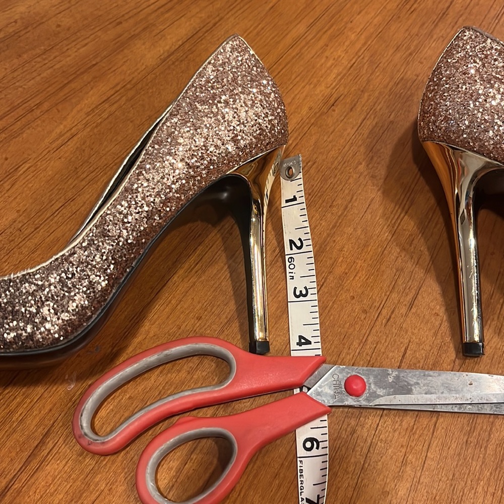 Guess Italian fashion paradise gold 👠 heels - Picture 8 of 8